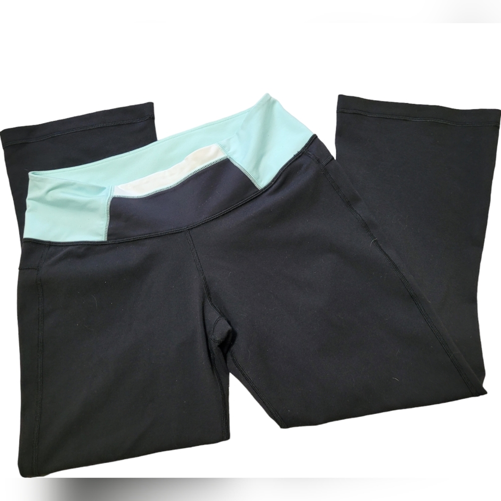 Lululemon Women's Activewear Capris‎ Black & Turquoise Size 8 Four Way Stretch